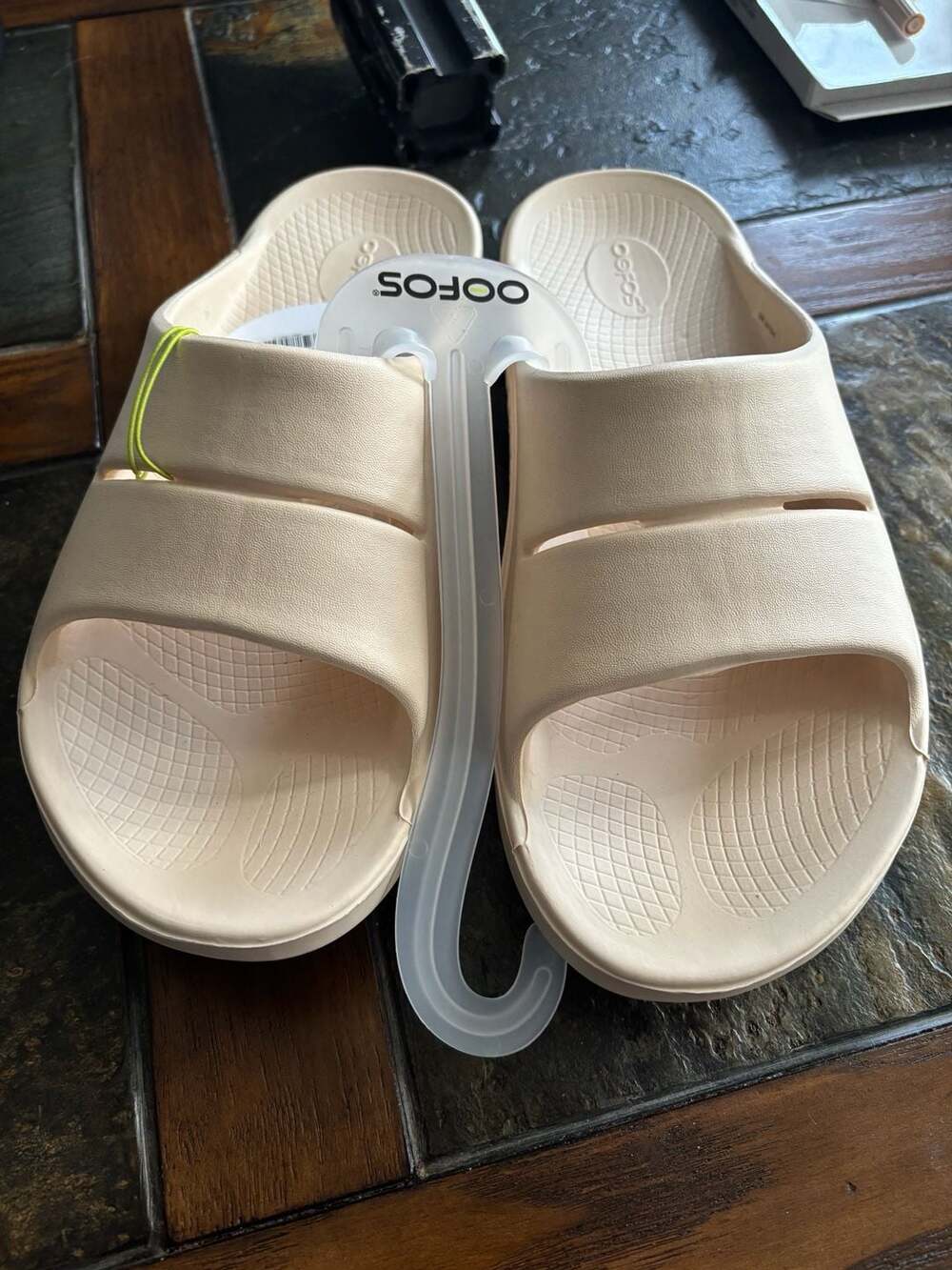 OOFOS OOahh Unisex Slide Sandal Dune Size M12/W14 EU 45 NWT